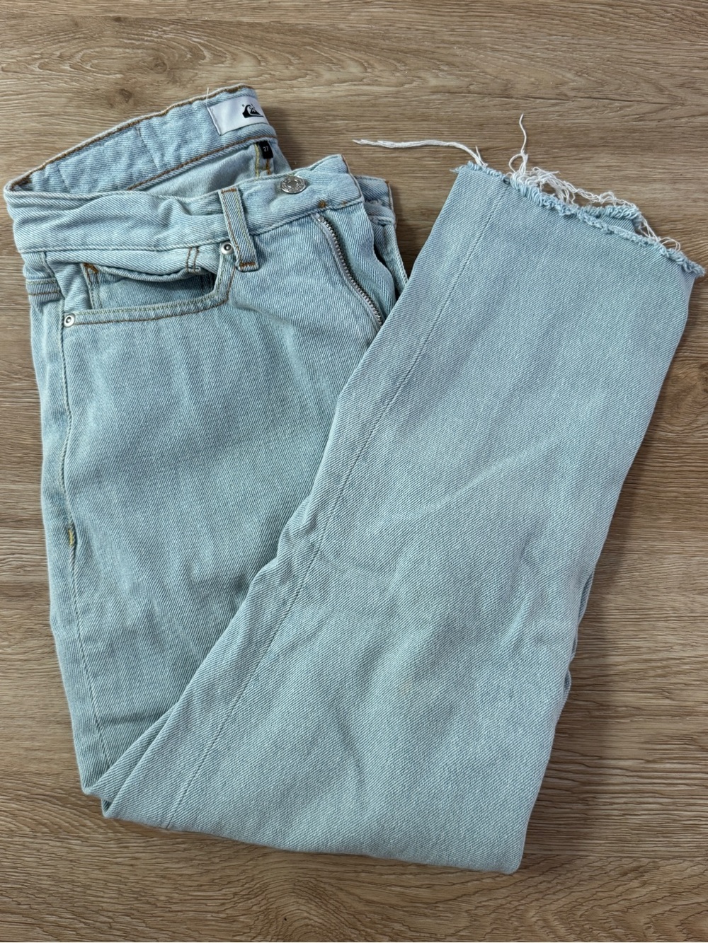 Light Wash Frayed Hem Jeans